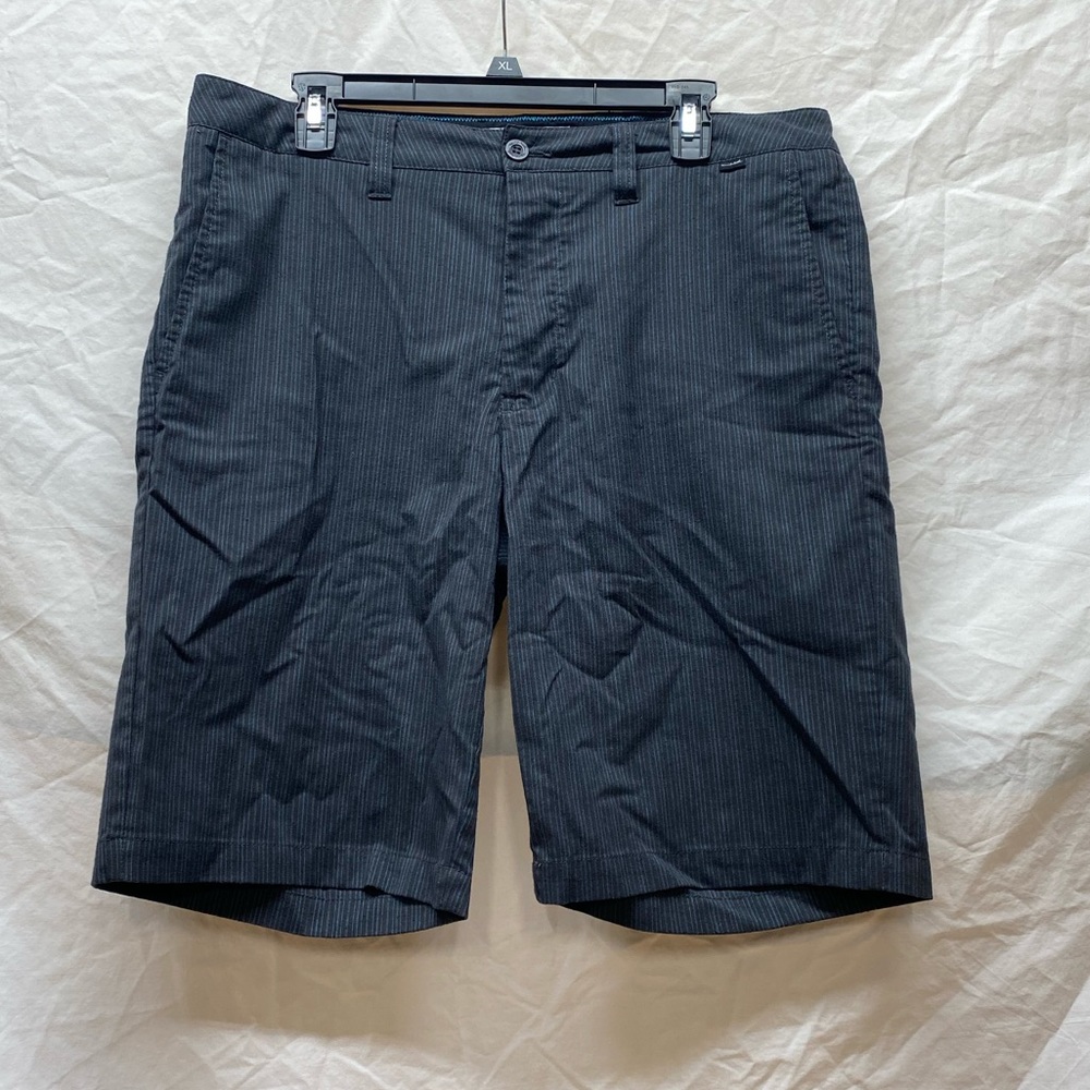 Travis Matthew Black/Dark Grey and Blue Striped Golf Shorts Size 34